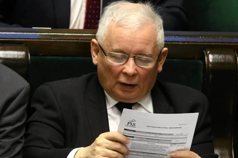 Według CBOS na PiS chce głosować niemal co drugi Polak.