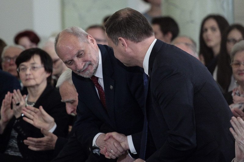 Macierewicz, Kaczyński, Ziobro? CBOS podał najnowszy ranking zaufania. Liderem... Andrzej Duda