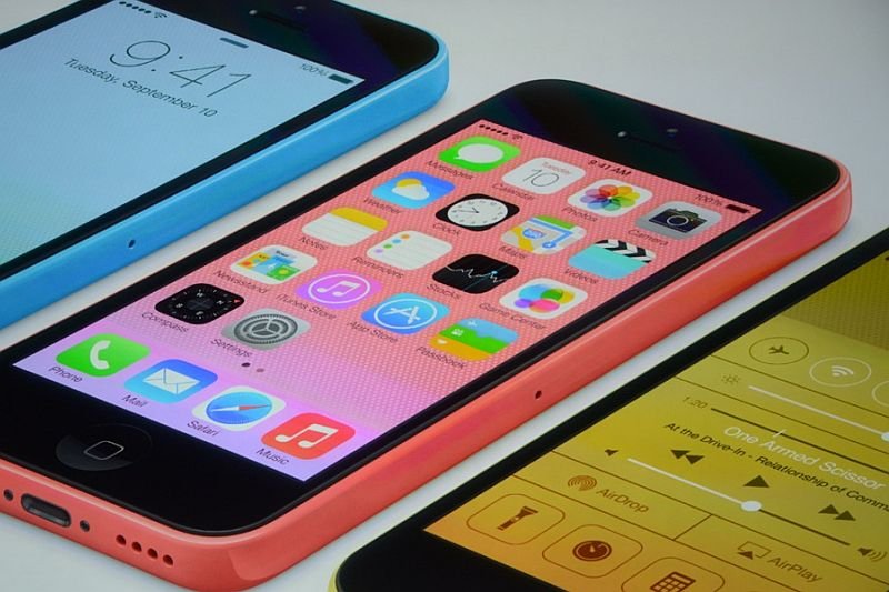 Tim Cook zaprezentował nowe urządzenia od Apple. W tym od dawna wyczekiwane iPhone 5S i 5C.