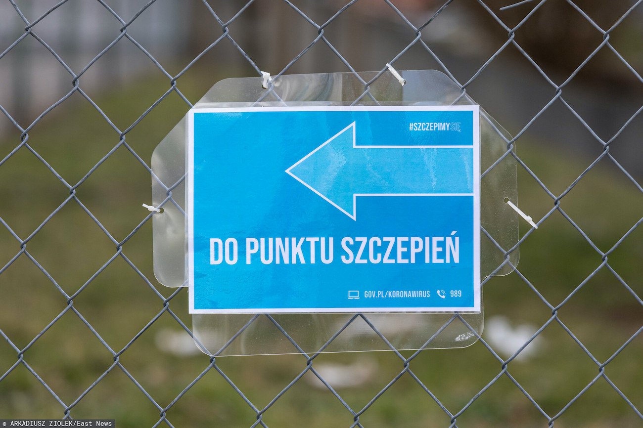 Tysiące osób w Polsce chcą, ale z różnych powodów nie mogą się zaszczepić przeciw covid–19 – wynika z szacunków dr. Pawła Grzesiowskiego.