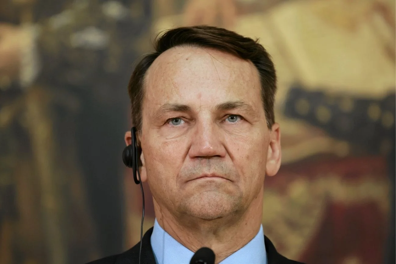 Niemiecki dziennik o konflikcie w Instytucie Pileckiego. "Sikorski pozbył się otwartej flanki". Konflikt w Instytucie Pileckiego. Niemiecki dziennik pisze o Sikorskim.