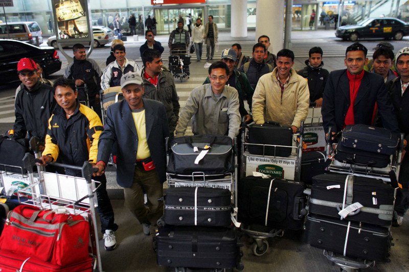 Polscy przedsiębiorcy coraz częściej zatrudniają Nepalczyków.