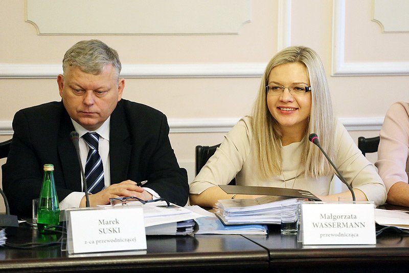 Komisja śledcza ds. Amber Gold znowu zamieniła się w kabaret. Tym razem żarty zrobiono sobie kosztem byłego ministra transportu Sławomira Nowaka.