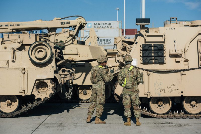 Zdaniem amerykańskich dziennikarzy Donald Trump rozważa likwidację amerykańskich baz w Niemczech i przerzucenie żołnierzy do Polski.