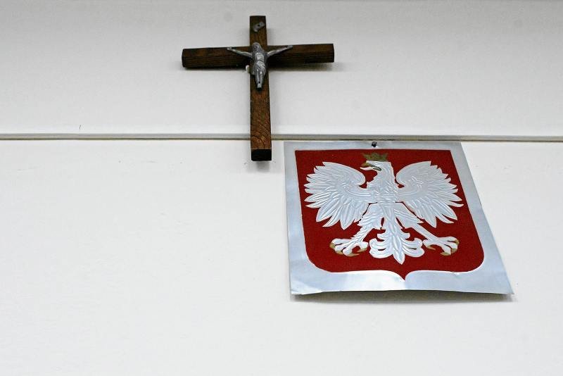 W Radomiu wybuchł spór o krzyże wiszące w policyjnych komisariatach.