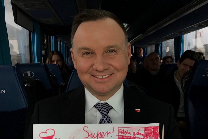 Andrzej Duda pochwalił się laurką, którą dostał od małej dziewczynki.