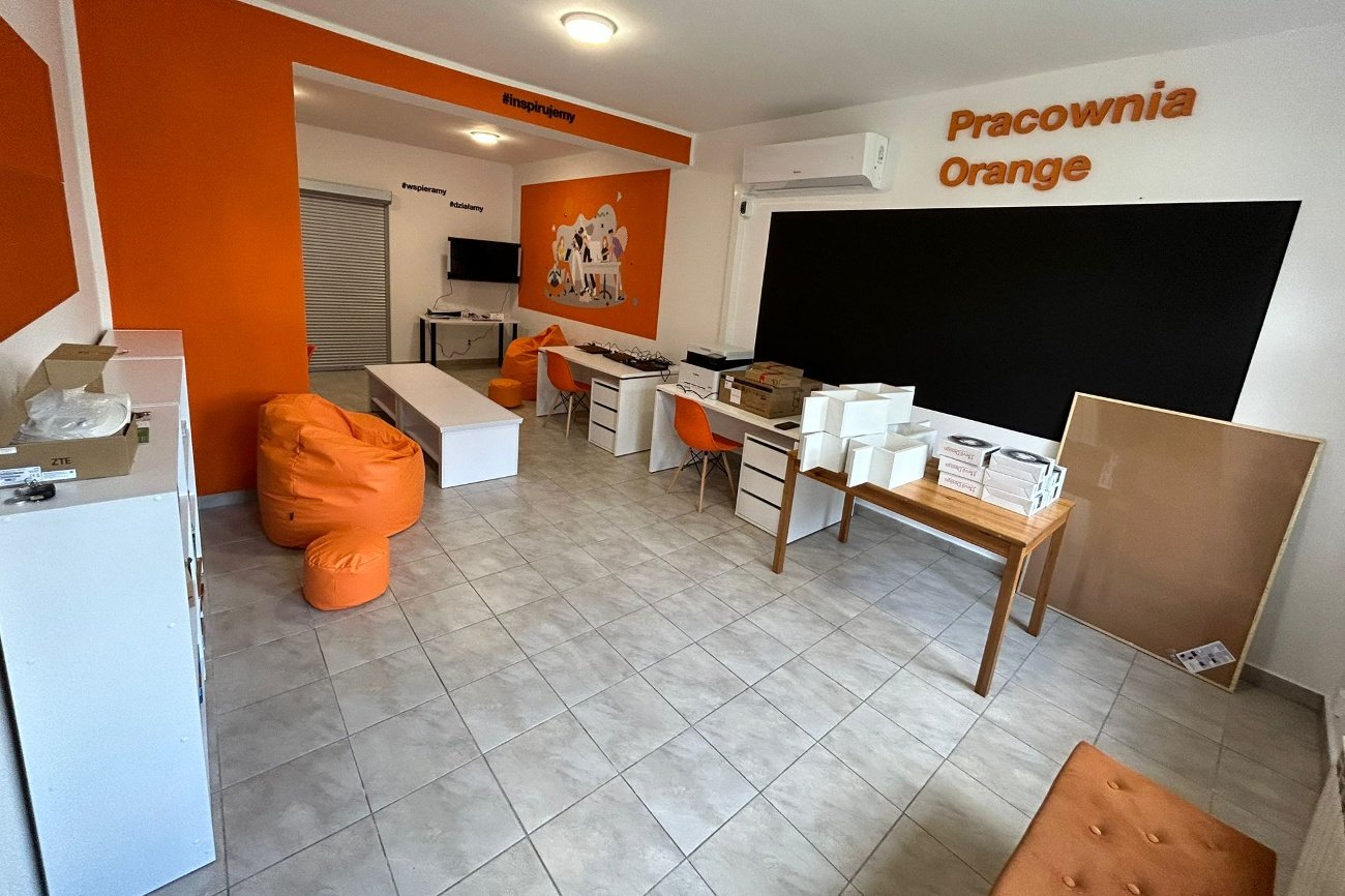 Jesienią 2023 roku kolejne 20 miejscowości dołączyło do programu Pracowni Orange, który wspiera lokalne społeczności, tworząc dla nich multimedialne świetlice.