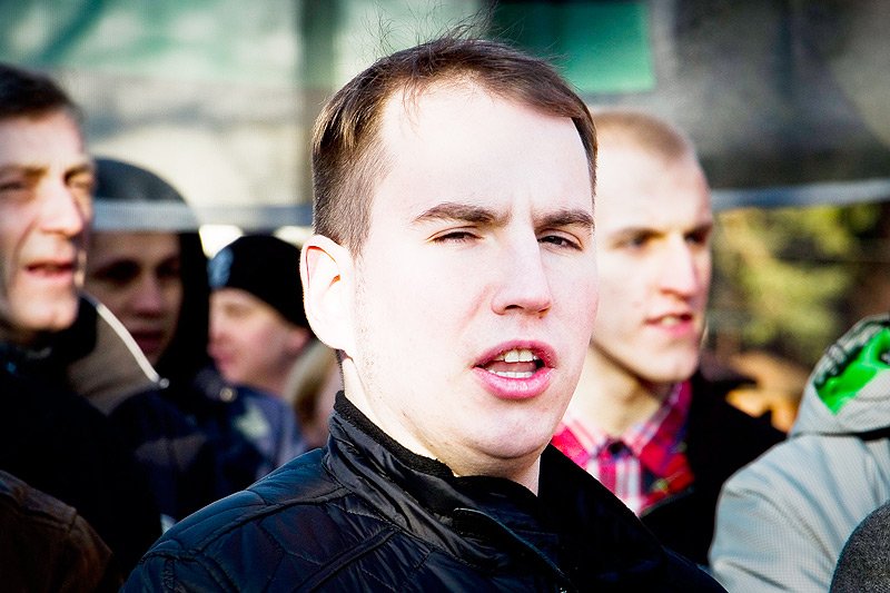 Adam Andruszkiewicz z koła Wolni i Solidarni grozi szefowi RE Donaldowi Tuskowi, że zmobilizuje przeciwko niemu "tysiące młodych ludzi".