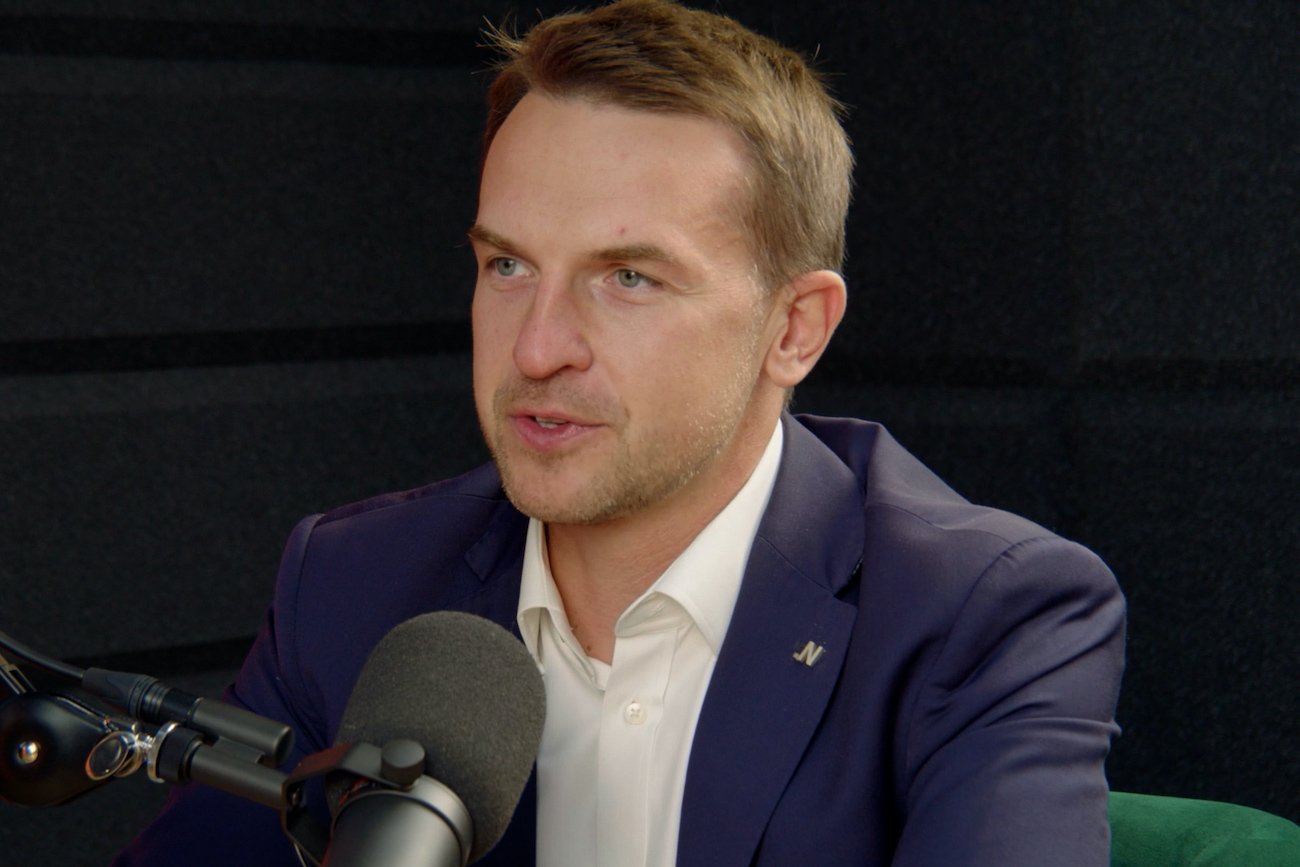 Poseł Adam Szłapka skomentował wyniki śledztwa dziennikarskiego Partia i Spółki. Pokazało ono skalę zawłaszczenia państwowych spółek przez polityków PiS i ich znajomych.