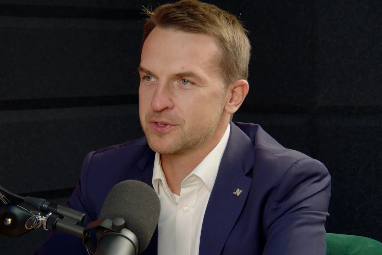 Poseł Adam Szłapka skomentował wyniki śledztwa dziennikarskiego Partia i Spółki. Pokazało ono skalę zawłaszczenia państwowych spółek przez polityków PiS i ich znajomych.