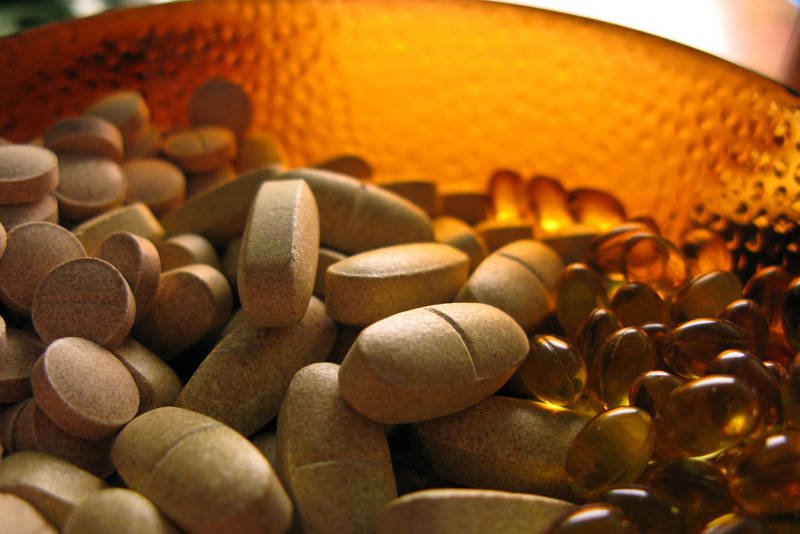 Suplementy połykamy jak cukierki. Nie dziwi więc że na liście tych niezbędnych znalazła się również witamina D