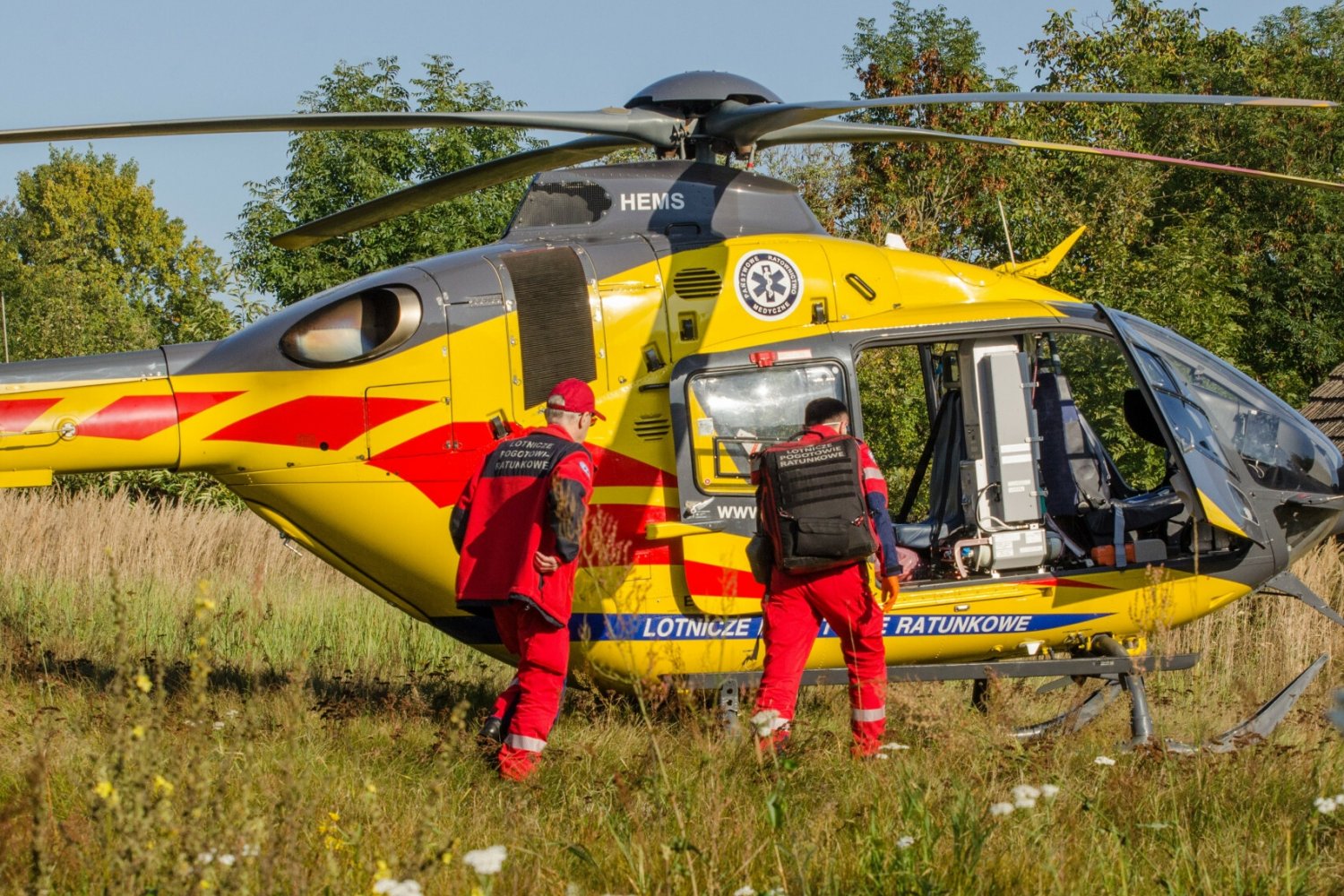 Autobus uderzył w dom pod Bydgoszczą. Na miejscu był helikopter LPR. Zdjęcie ilustracyjne.
