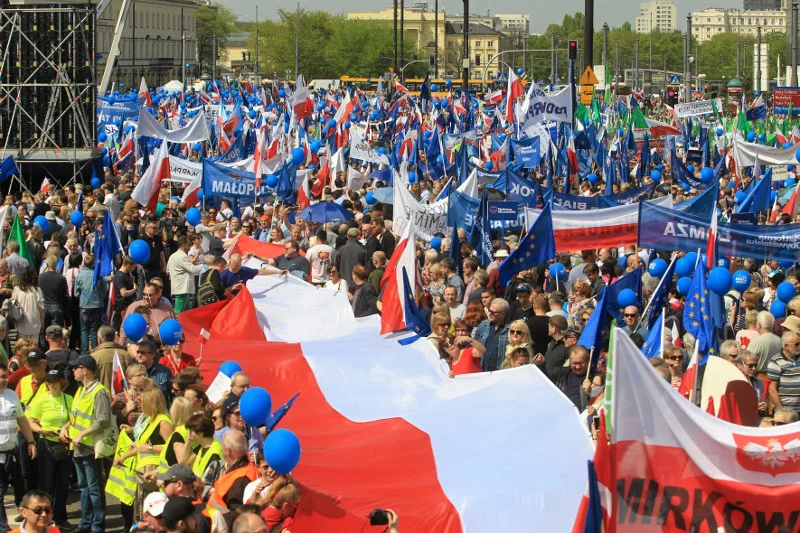 Na Marsz Wolności przyjechała opozycja i jej sympatycy z różnych stron Polski.