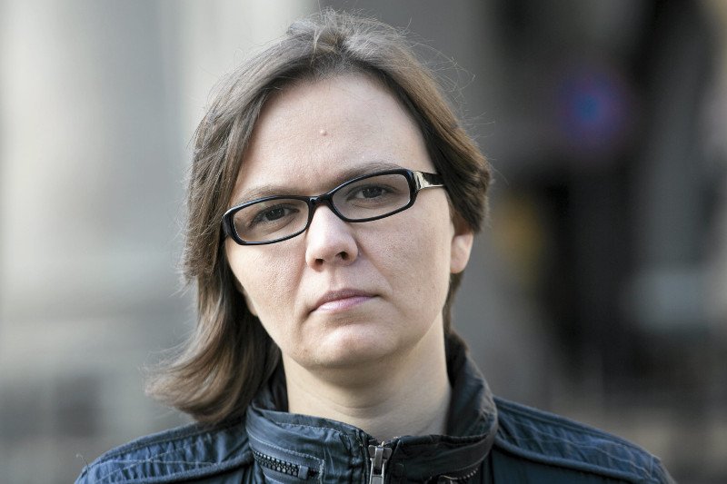 Mirka Makuchowska, wiceprezeska KPH, protestuje przeciwko nazywaniu dyskusji o związkach partnerskich "papierowymi emocjami". Takiego określenia użył Grzegorz Schetyna (PO).