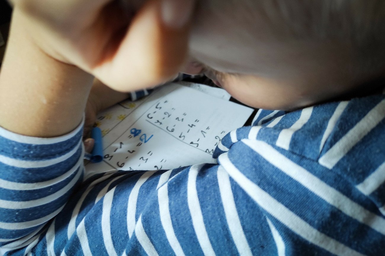 Niektóre dzieci z ADHD potrzebują wsparcia i indywidualnego podejścia w nauce ze względu na trudności m.in. z koncentracją uwagi. Nie dostają jednak orzeczeń o potrzebie kształcenia specjalnego.