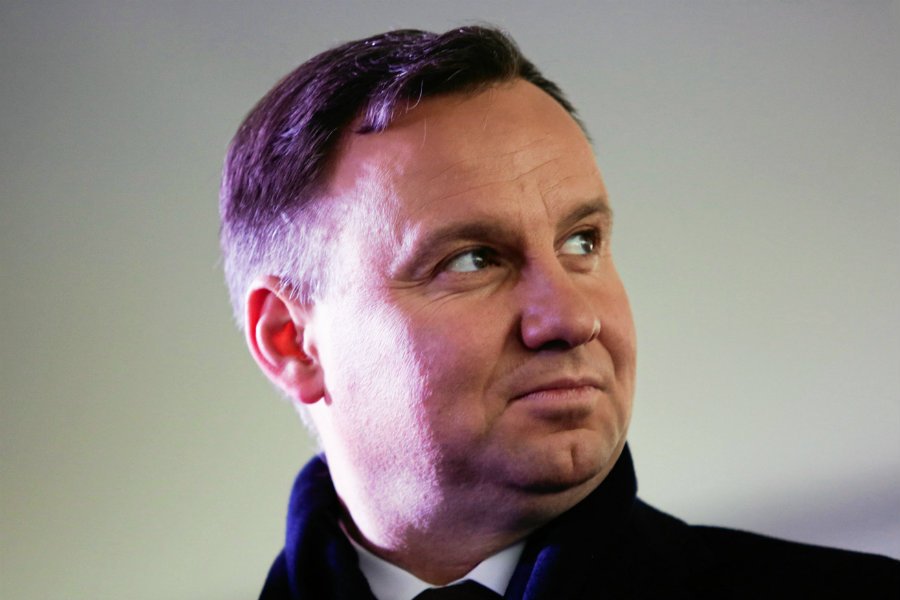 Krzysztof Siemieński, znany działacz podziemnej "Solidarności", oddał order prezydentowi Andrzejowi Dudzie.