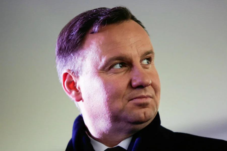 Krzysztof Siemieński, znany działacz podziemnej "Solidarności", oddał order prezydentowi Andrzejowi Dudzie.