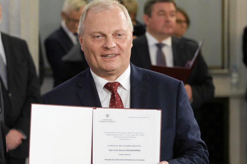 Poseł Lech Kołakowski ogłosił odejście z PiS. Jeśli powstanie nowe koło parlamentarne, PiS może stracić większość w Sejmie.