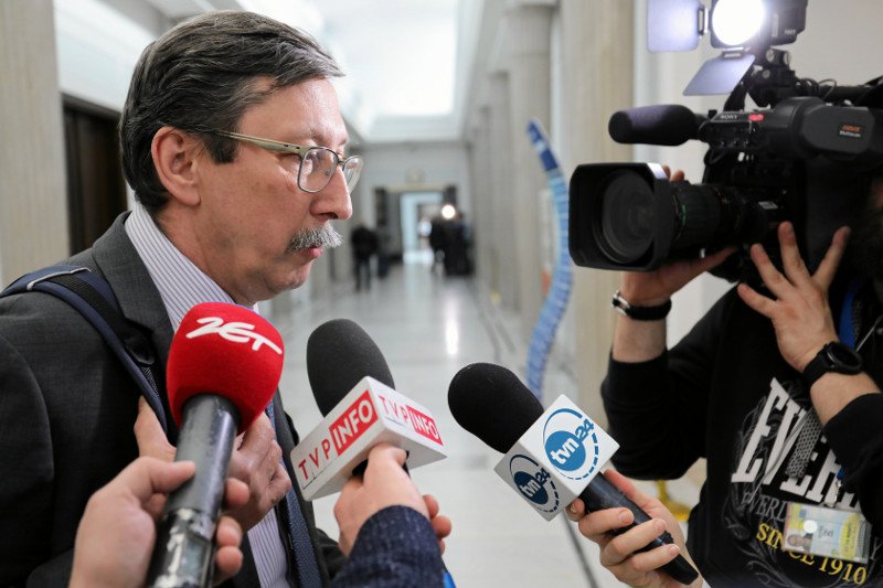 Senator PiS Jan Żaryn swoją  wypowiedzią nie pomaga zażegnać konfliktu po przegłosowaniu nowelizacji ustawy o IPN.