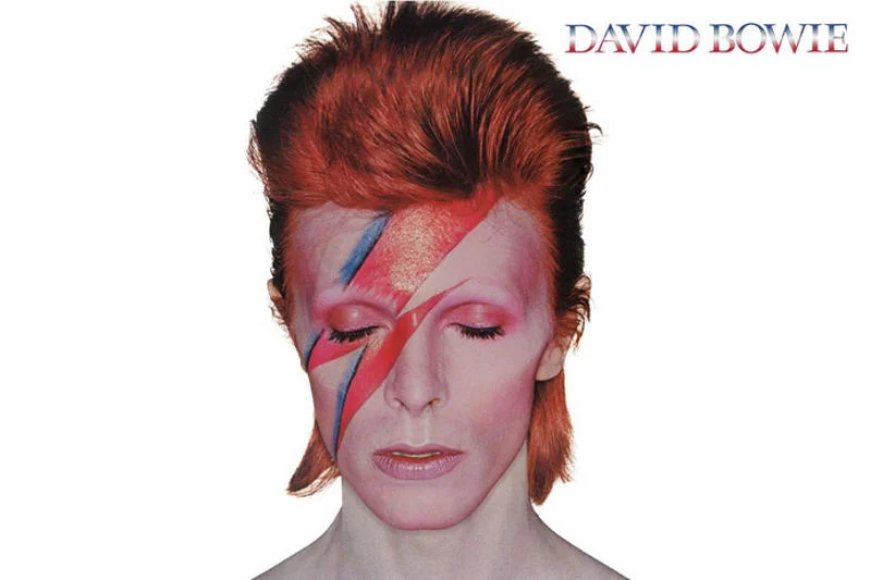 Ten wizerunek Bowiego jest najczęściej powielany przez artystów i fanów.