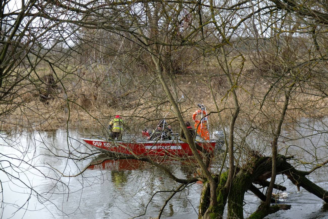 Służby poszukujące chłopca, który wpadł do rzeki Wieprz