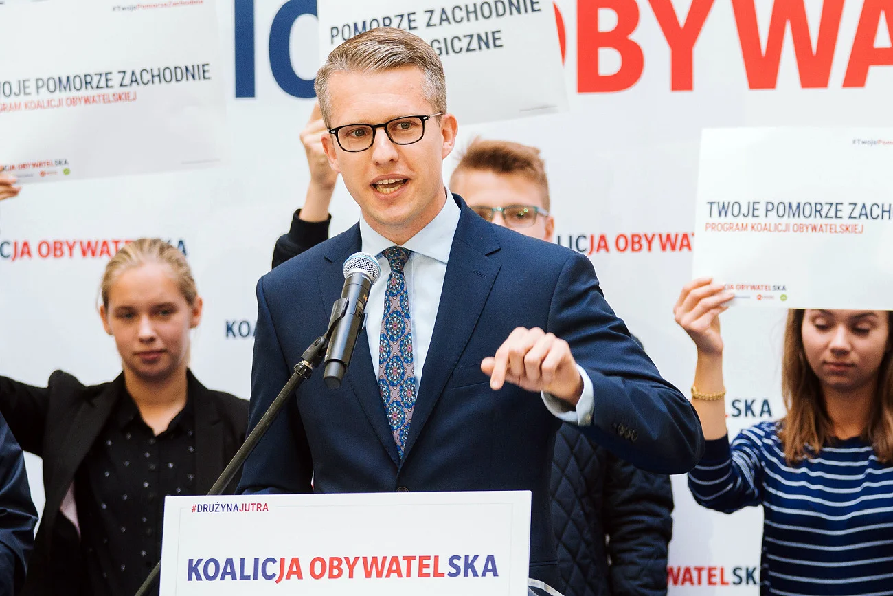 Poseł Arkadiusz Marchewka z KO w rozmowie z naTemat.pl mówi o relacjach z mediami i pomyśle na przyciągniecie młodych wyborców. Poseł Arkadiusz Marchewka z KO.