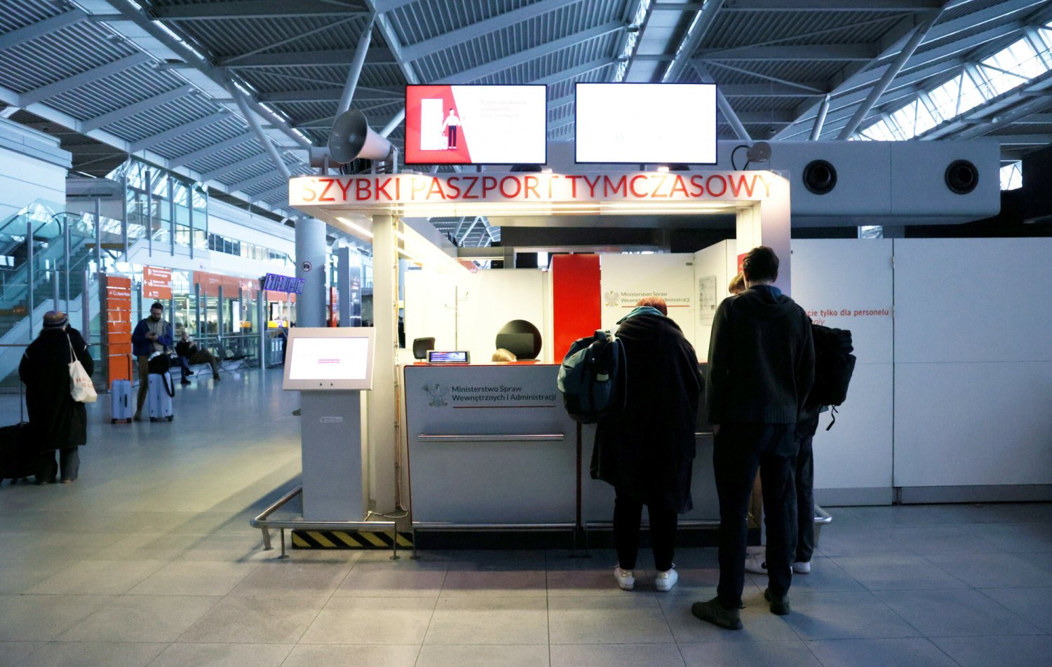 Na Lotnisku Chopina w Warszawie jest punkt, gdzie wyrobisz szybko tymczasowy paszport.