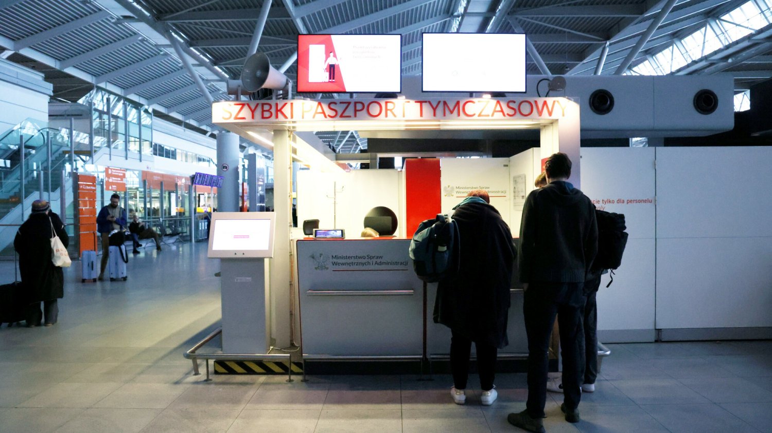 Na Lotnisku Chopina w Warszawie jest punkt, gdzie wyrobisz szybko tymczasowy paszport.