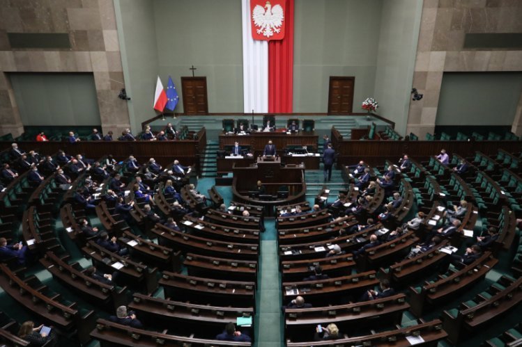 Sejm nie zgodził się zarówno na odrzucenie obywatelskiego projektu "Tak dla rodziny, nie dla gender", jak i na przyspieszenie nad nim prac