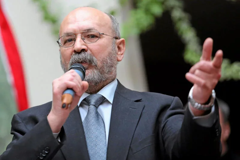 Bogdan Pęk podczas rozmowy z Polskim Radiem powiedział, że jego zdaniem benzyna w naszym kraju może kosztować nawet w okolicach 10 złotych za litr