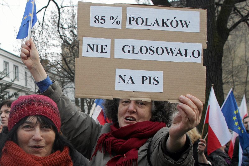 My, obywatele, zaczynamy przegrywać. "PiS jest jak wirus, który lasuje ludziom mózgi"