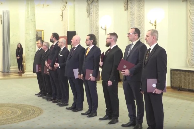 Prezydent Andrzej Duda wręczył akty powołania członkom PKW.