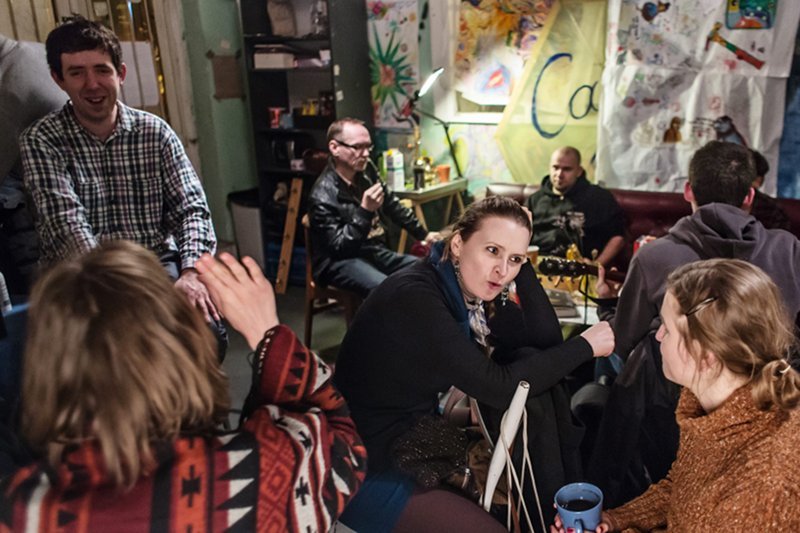 W krakowskiej bezgotówkowej kawiarni, gdzie płacono uśmiechem, chyba za mało się uśmiechano, albo prawami rynku rządzi małe poczucie humoru