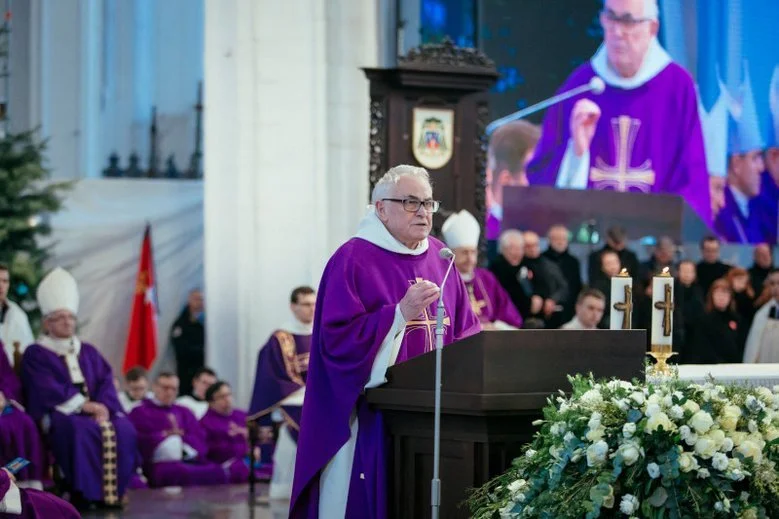 Mocne słowa padły z ust ojca Ludwika Wiśniewskiego na pogrzebie Pawła Adamowicza: "Człowiek budujący swoją karierę na kłamstwie nie może pełnić wysokich funkcji".
