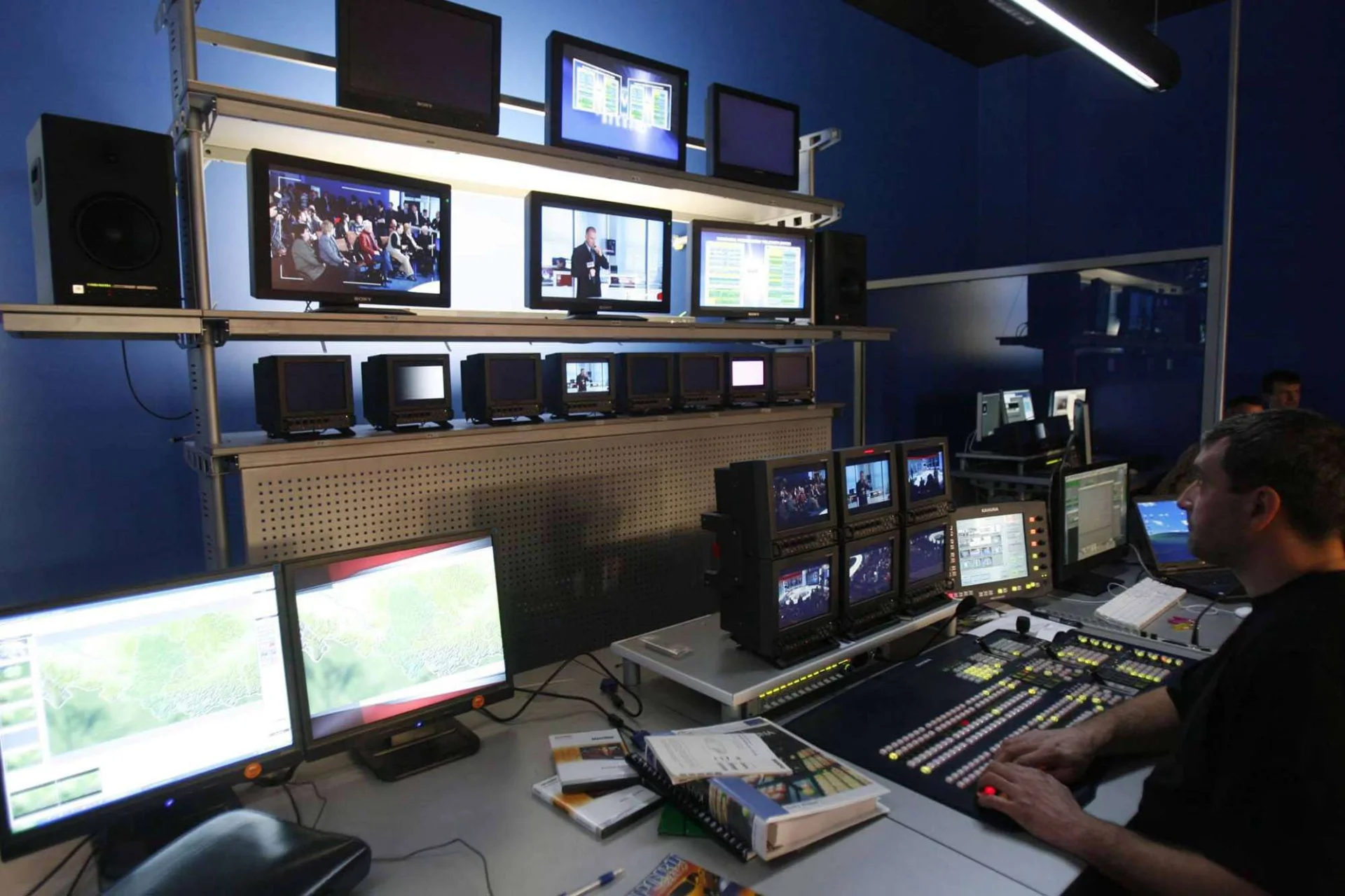 Czy telewizja stała się dla nas synonimem kłamstwa i podziałów politycznych?