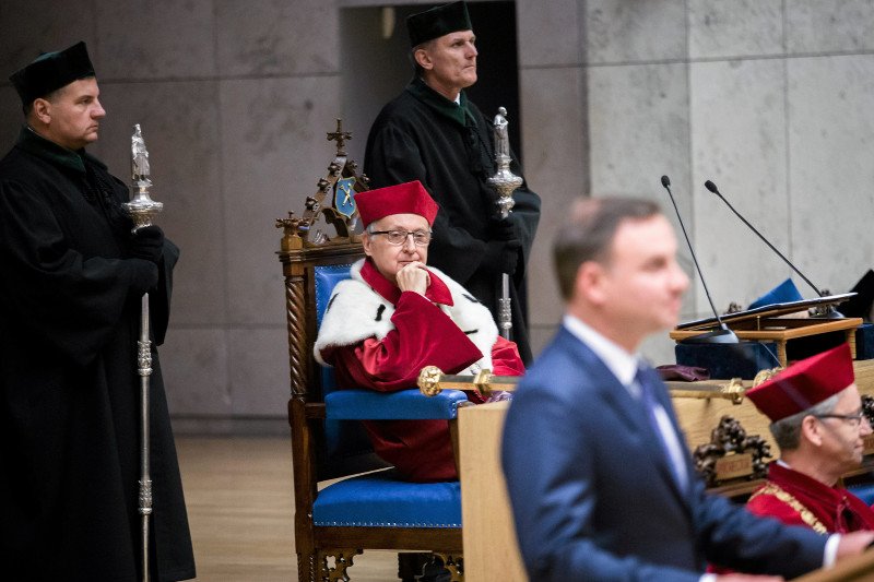 PiS jeszcze nie wygrał, a już rozpoczął marsz na uczelnie. Koniec z gender, wracają egzaminy wstępne