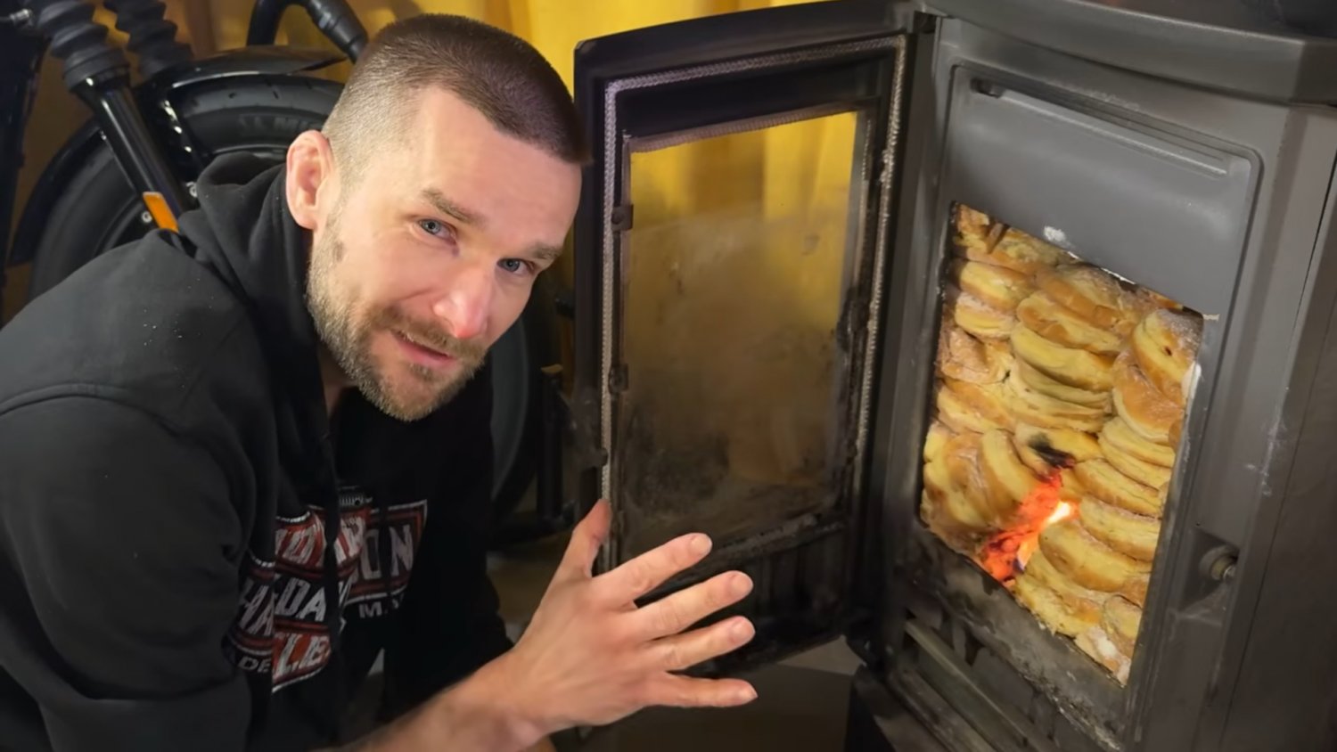 AdBuster napalił w piecu pączkami. Sprawdził, czy wyjdzie taniej niż pellet