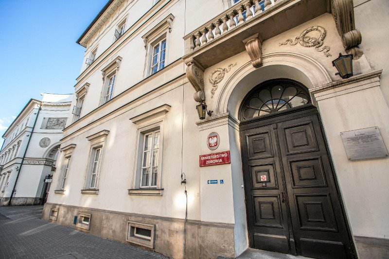 Tabletka "dzień po" będzie dostępna bez recepty. Ministerstwo tłumaczy, że nie miało wyboru