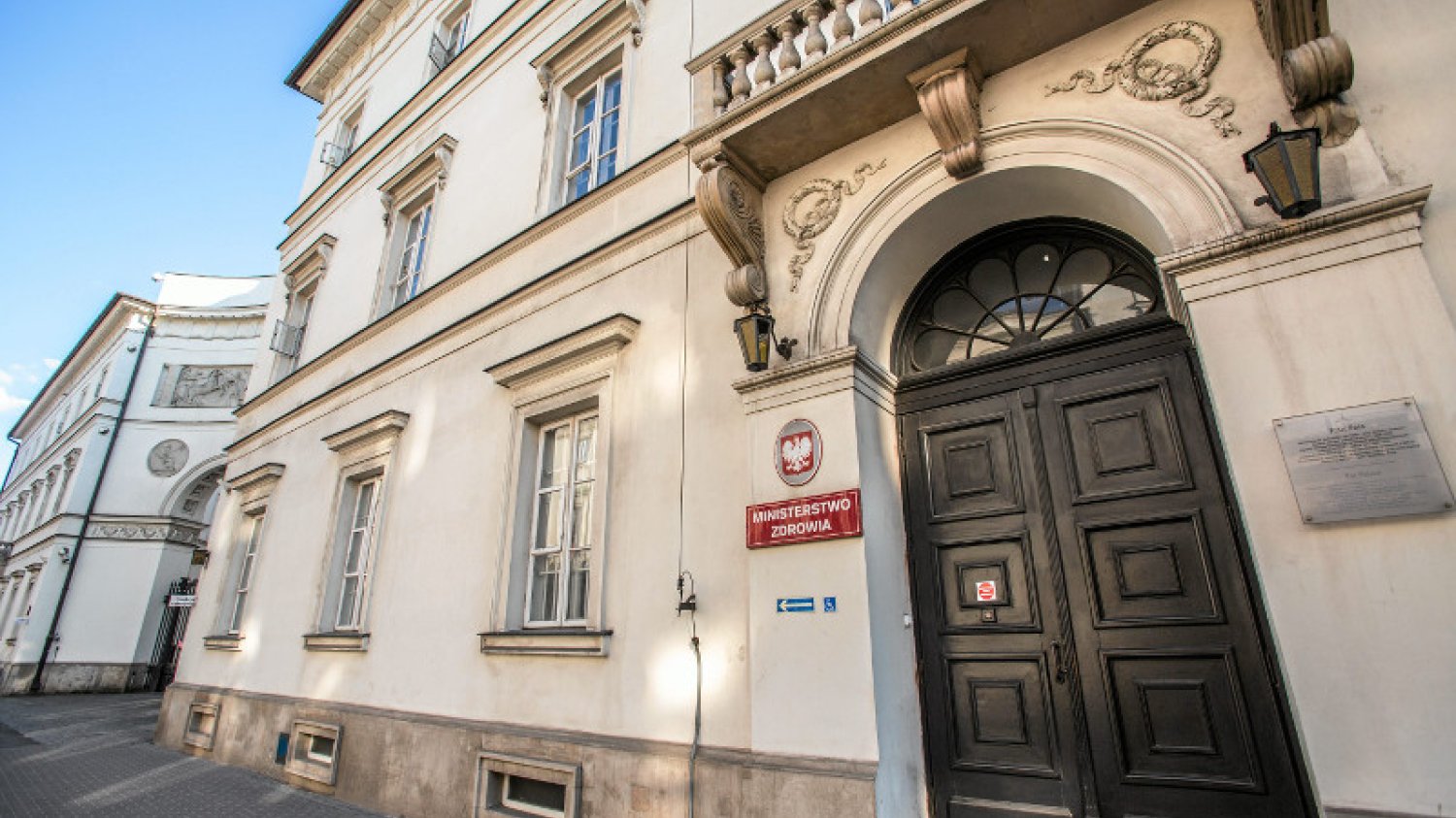 Tabletka "dzień po" będzie dostępna bez recepty. Ministerstwo tłumaczy, że nie miało wyboru