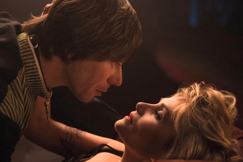 Wanda (Emmanuelle Seigner) i Thomas (Mathieu Amalric) podczas dwuznacznej gry z męskością i kobiecością