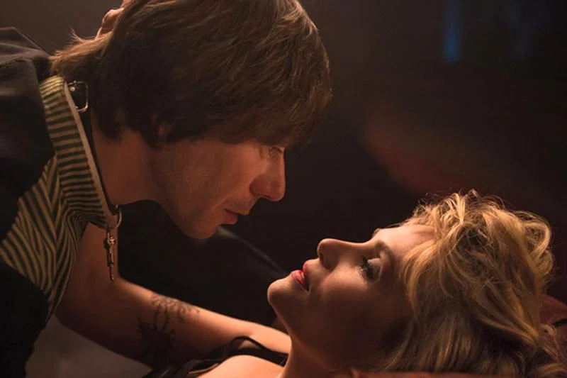 Wanda (Emmanuelle Seigner) i Thomas (Mathieu Amalric) podczas dwuznacznej gry z męskością i kobiecością