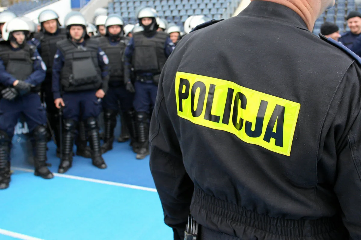 Dwoje policjantów zostało postrzelonych z broni typu glock w Wyższej Szkole Policji w Szczytnie.