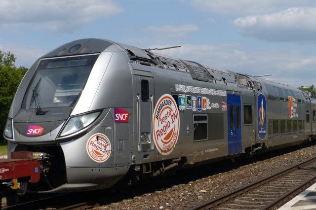 Zakupione przez francuską kolej pociągi Regio2N są zbyt szerokie dla wielu starszych stacji