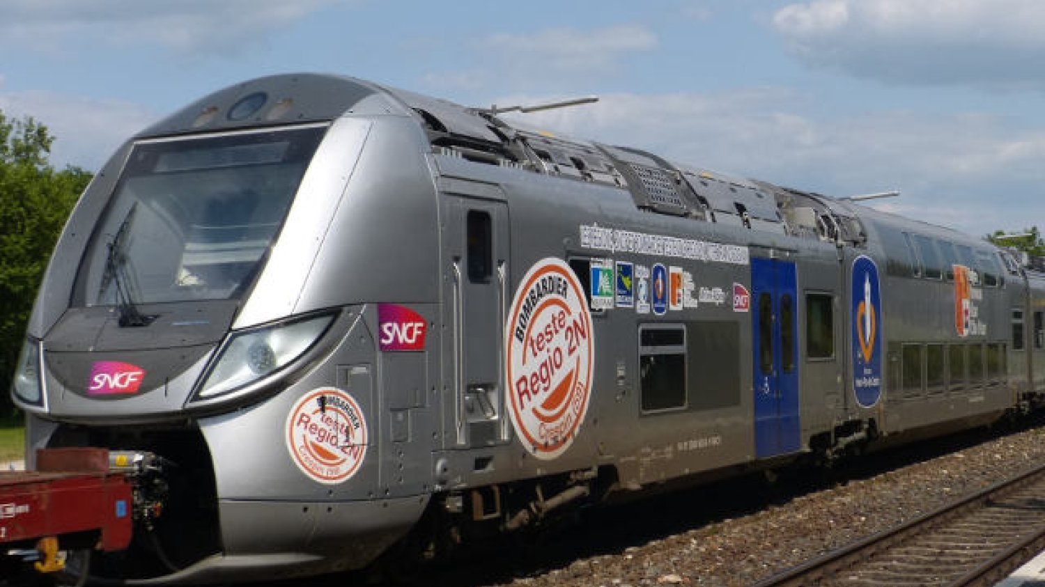 Zakupione przez francuską kolej pociągi Regio2N są zbyt szerokie dla wielu starszych stacji