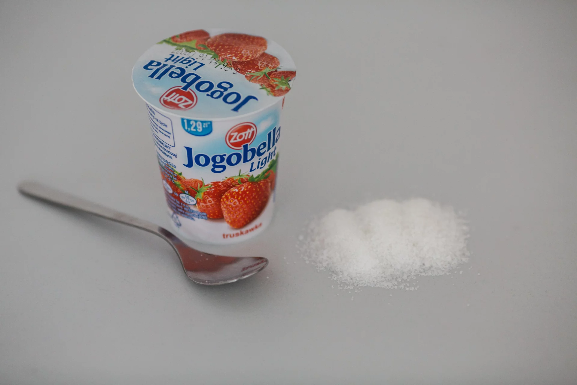 150 g jogurtu Jogobella light = 2,5 łyżeczki cukru
