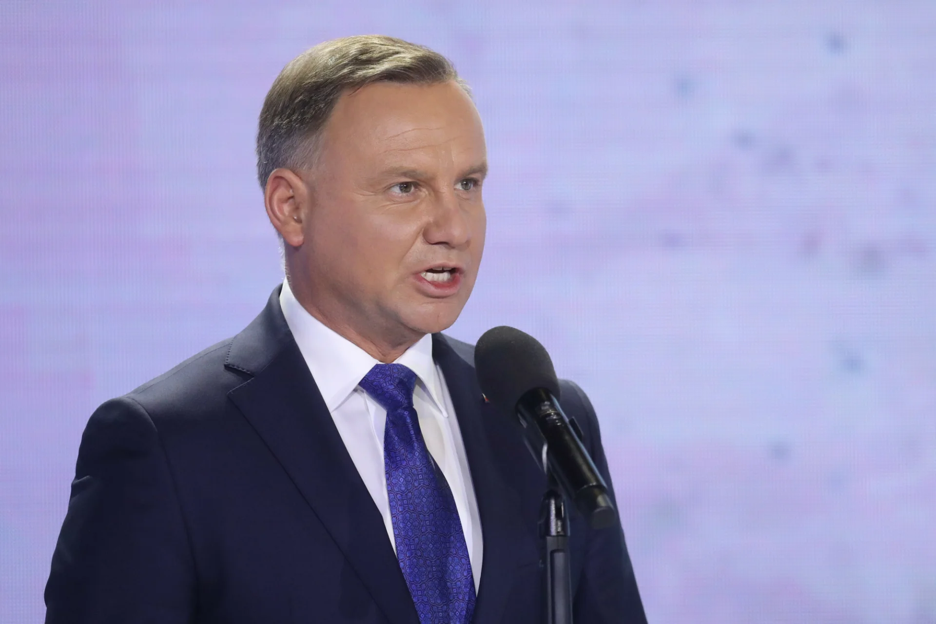 Internauci nie omieszkali wytknąć prezydentowi starego tweeta.