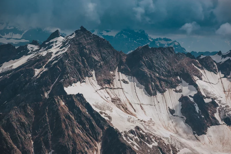 Zbocza góry Elbrus.