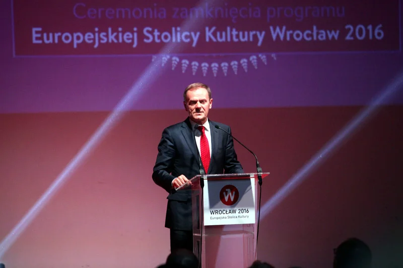 Przewodniczący Rady Europejskiej i były premier Donald Tusk zabrał głos w sprawie kryzysu w Polsce. Przemawiał podczas gali we Wrocławiu.