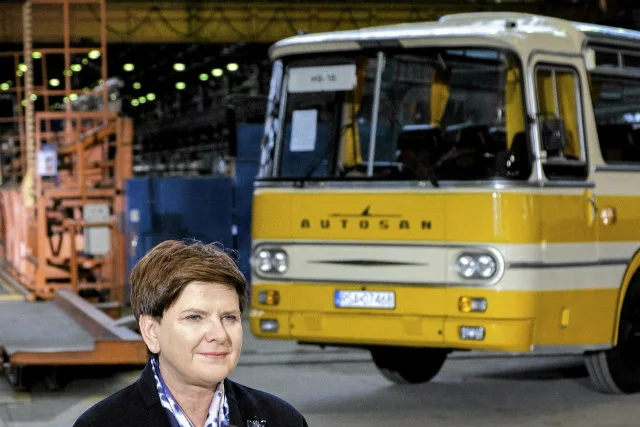 Beata Szydło podczas wizyty w fabryce Autosana.