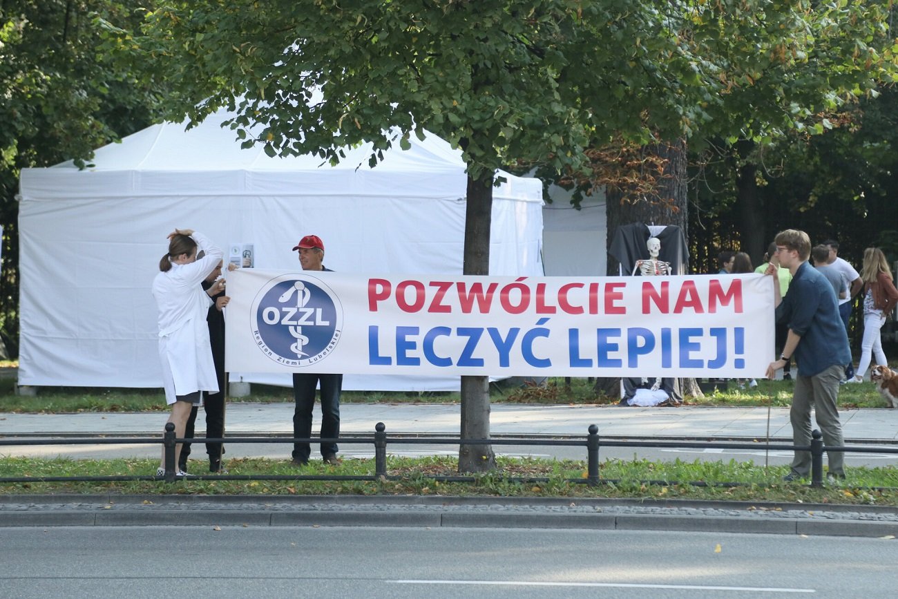 Przedstawiciele ochrony zdrowia apelują do Mateusza Morawieckiego o spotkanie.